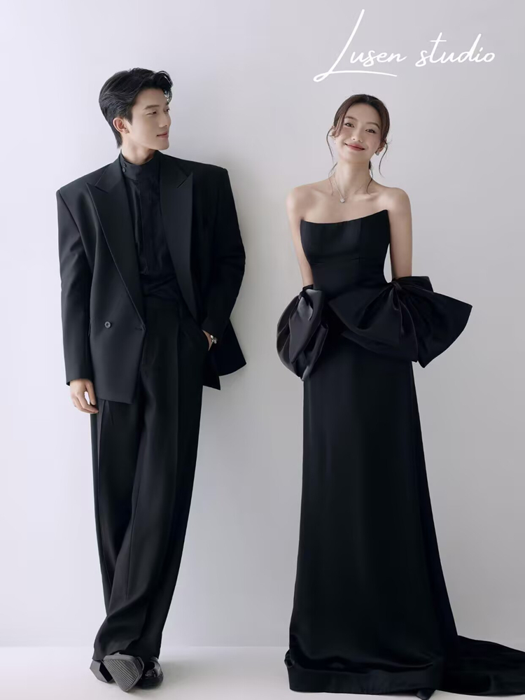 Minimalistyczna czarna sukienk – Photography Studio recenzja i cena