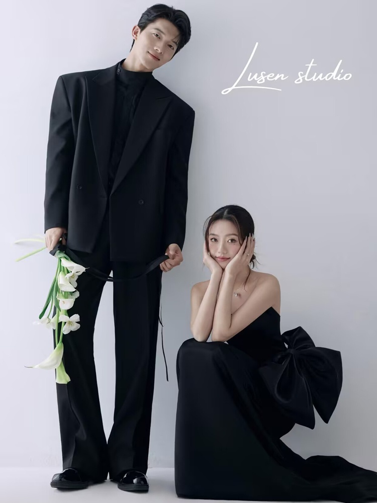 Minimalistyczna czarna sukienk – Photography Studio recenzja i cena